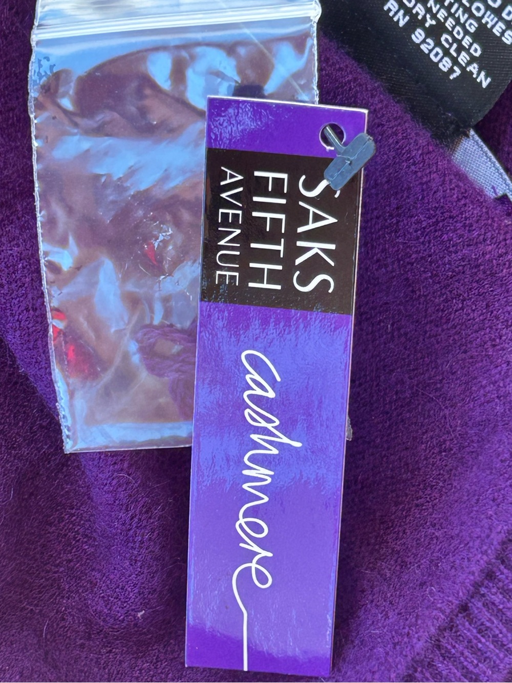 NWT SAKS FIFTH AVE 💯cashmere wrap-beautiful royal purple-soo soft & cozy - Picture 6 of 6